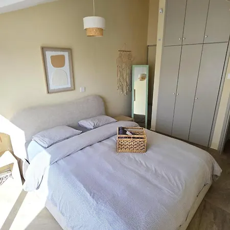 Warm Design 3br, 7-min Walk, Peaceful Larnaca