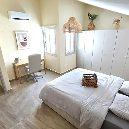 Warm Design 3br, 7-min Walk, Peaceful *