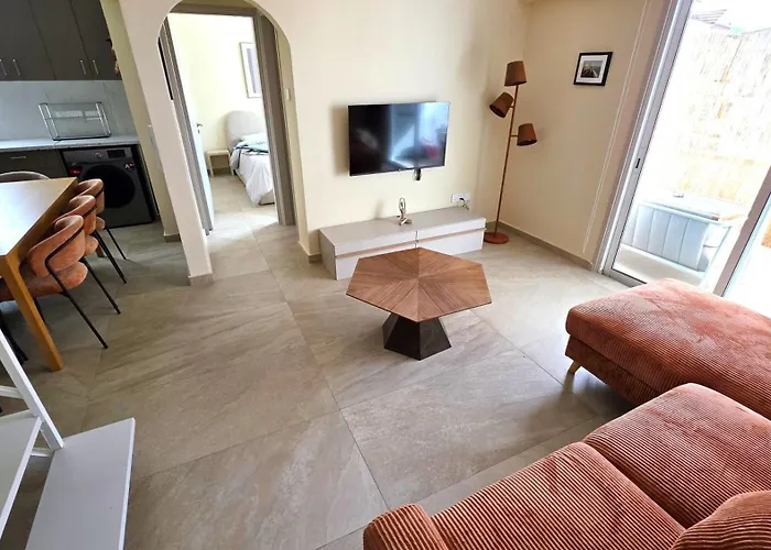 Apartment Warm Design 3br, 7-min Walk, Peaceful