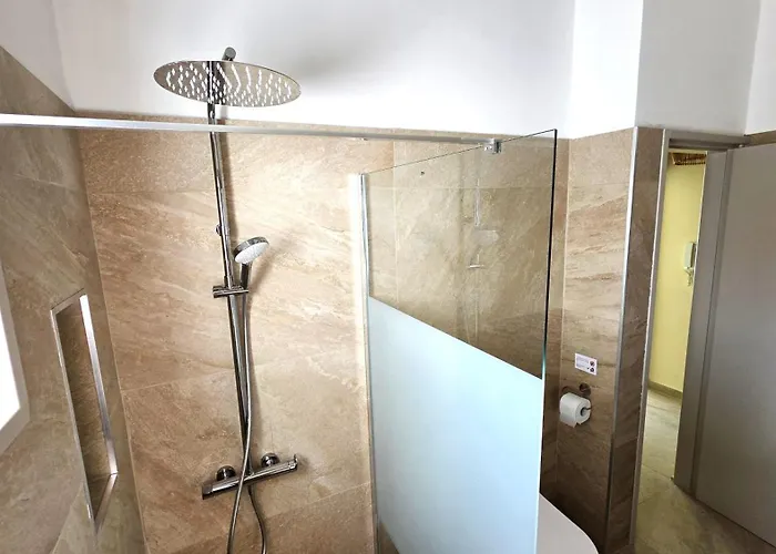 Warm Design 3br, 7-min Walk, Peaceful