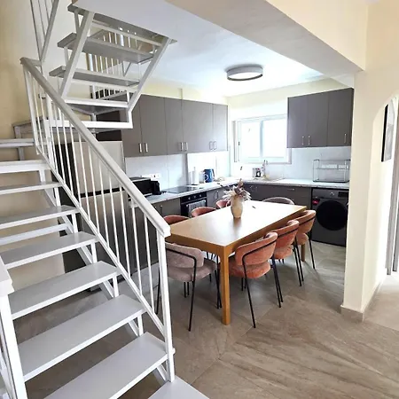 Warm Design 3br, 7-min Walk, Peaceful Λάρνακα