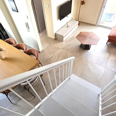 Warm Design 3br, 7-min Walk, Peaceful *