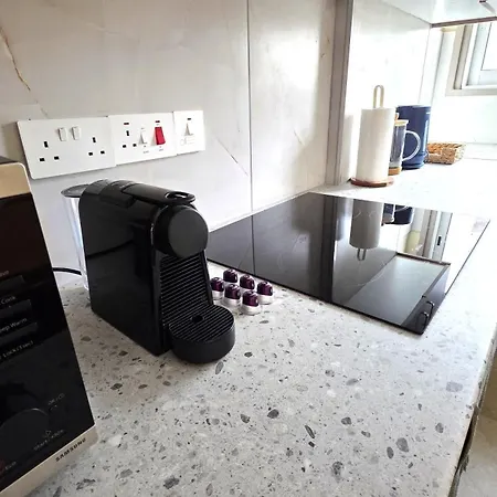 Warm Design 3br, 7-min Walk, Peaceful Διαμέρισμα