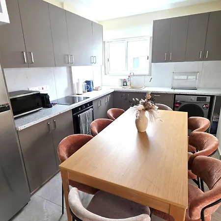 Warm Design 3br, 7-min Walk, Peaceful Διαμέρισμα *