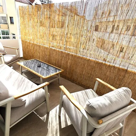 Warm Design 3br, 7-min Walk, Peaceful