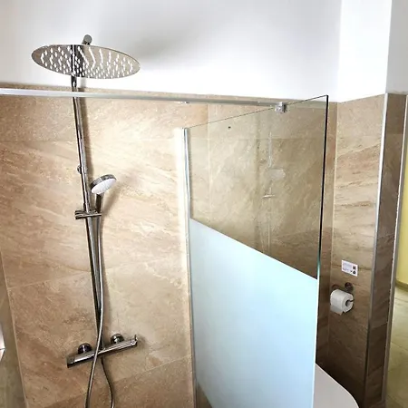 Warm Design 3br, 7-min Walk, Peaceful