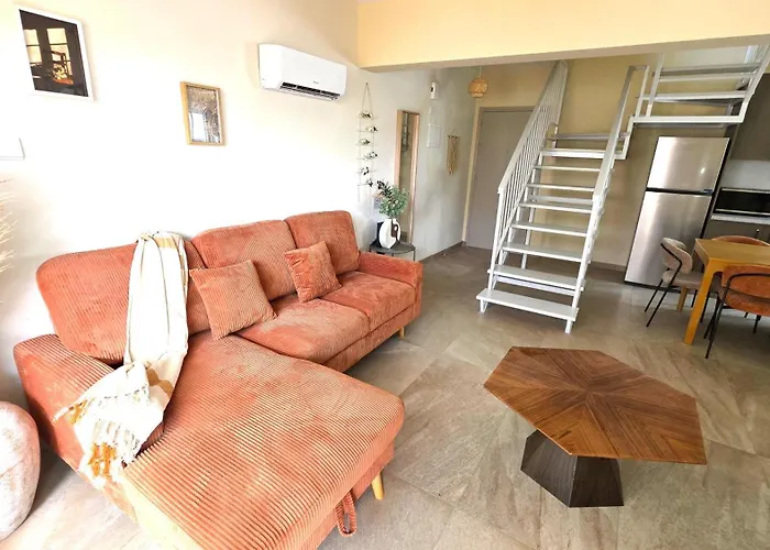 Warm Design 3br, 7-min Walk, Peaceful *