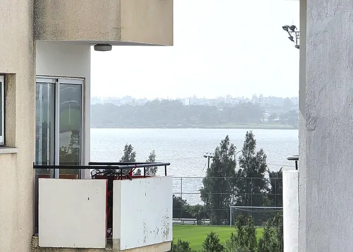 Warm Design 3br, 7-min Walk, Peaceful לרנקה