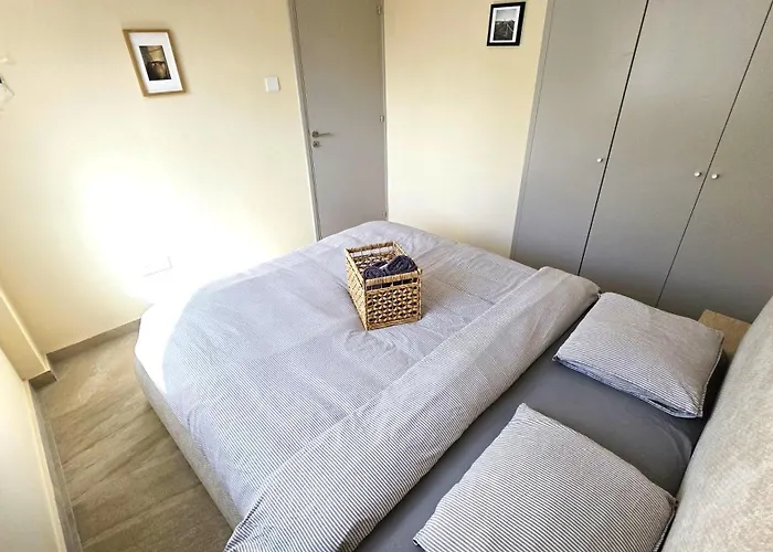 Warm Design 3br, 7-min Walk, Peaceful