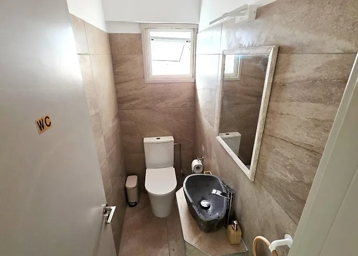 Warm Design 3br, 7-min Walk, Peaceful *