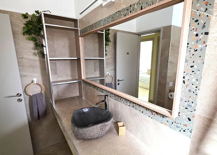 Warm Design 3br, 7-min Walk, Peaceful Appartamento