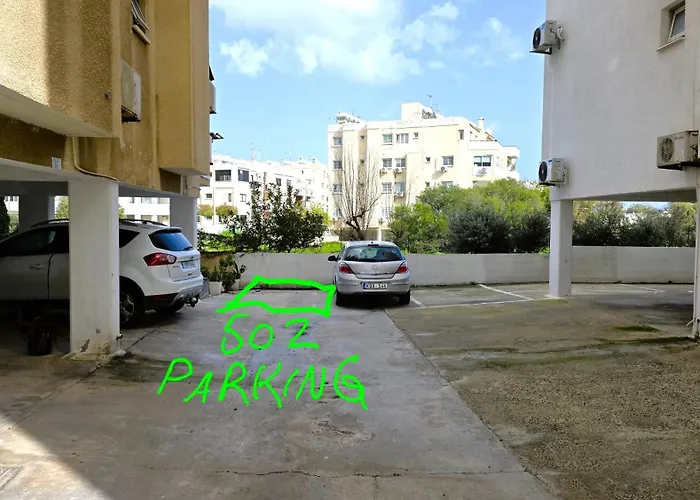 Warm Design 3br, 7-min Walk, Peaceful * Larnaca
